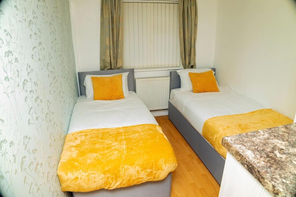 Charming 2-bedroom In Apartment *