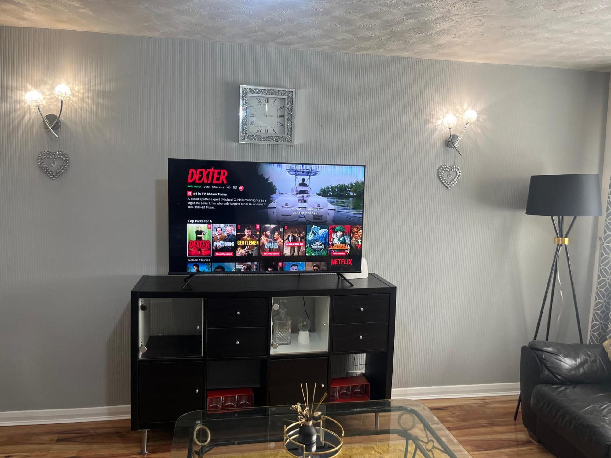 Charming 2-bedroom In Apartment *