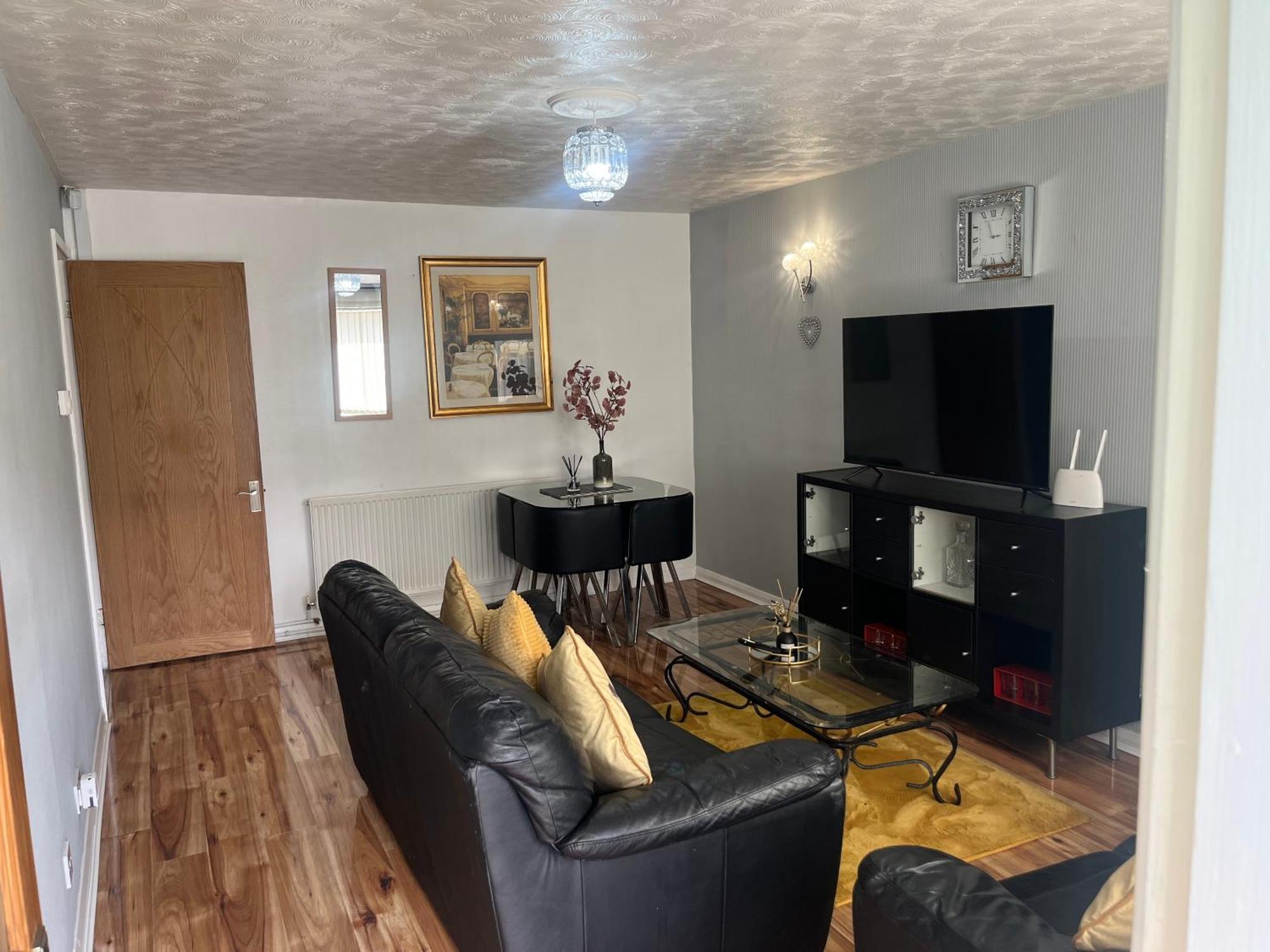 Charming 2-bedroom In Апартаменты